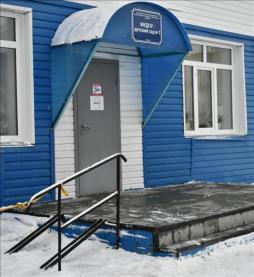 Главный вход в здание МКДОУ - детского сада № 1: 
установлен пандус для инвалидов - колясочников, имеется кнопка-звонок при входе в здание.